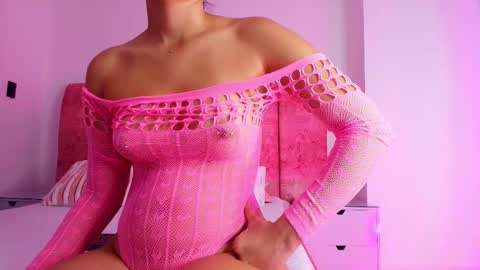 Snapshot of _kendall_07 chatting on 12.02.25 Kendall online show from 12.02.25