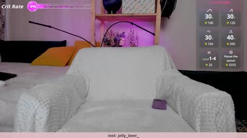 Snapshot of _kiki_pie chatting on 10.30.25 Kiara 0100 - 0700 UTC almost every day online show from 10.30.25