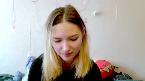 _kikiclark_ online show from 09.19.25