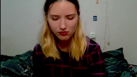 _kikiclark_ online show from 10.05.25