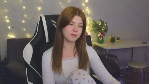 Molly   Emily online show from 01.06.26