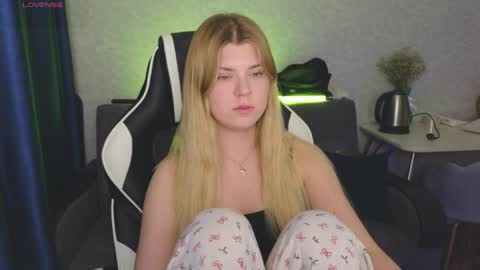 Molly   Emily online show from 04.25.26
