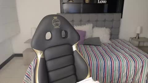 Snapshot of _kitten_1 chatting on 01.13.25 _kitten_1 online show from 01.13.25