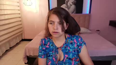 Snapshot of _kitten_1 chatting on 02.10.25 _kitten_1 online show from 02.10.25