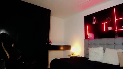 Snapshot of _kitten_1 chatting on 02.20.25 _kitten_1 online show from 02.20.25