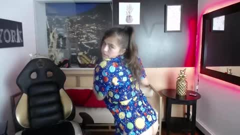 Snapshot of _kitten_1 chatting on 02.22.25 _kitten_1 online show from 02.22.25