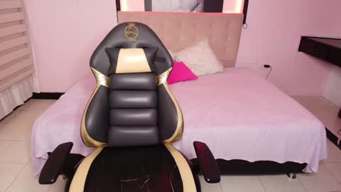 Snapshot of _kitten_1 chatting on 02.26.25 _kitten_1 online show from 02.26.25