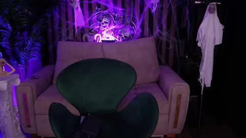 Snapshot of _kleo_ chatting on 10.10.25 online show from 10.10.25