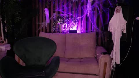 Snapshot of _kleo_ chatting on 10.20.25 online show from 10.20.25