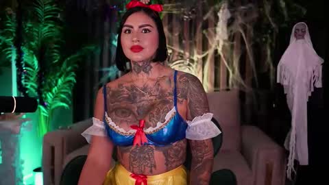 Snapshot of _kleo_ chatting on 10.21.25 online show from 10.21.25