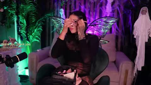 Snapshot of _kleo_ chatting on 10.23.25 online show from 10.23.25