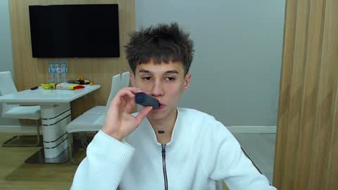 Snapshot of _kurt chatting on 12.12.24 Kurt online show from 12.12.24