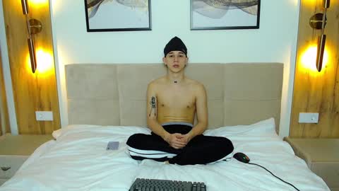 Snapshot of _kurt chatting on 02.04.25 Kurt online show from 02.04.25