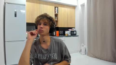 Snapshot of _kurt chatting on 10.14.25 Kurt online show from 10.14.25