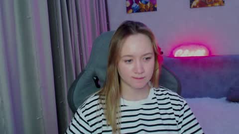 _lalune_ online show from 01.16.25