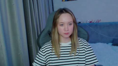 _lalune_ online show from 01.17.25