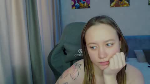 _lalune_ online show from 02.10.25