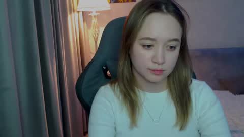 _lalune_ online show from 02.20.25