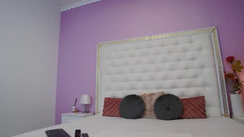 Lena Paul online show from 12.17.25