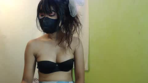 _lilies_gigi_ online show from 02.19.25