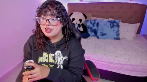 Snapshot of _lilly_miller chatting on 11.26.25 Liily online show from 11.26.25