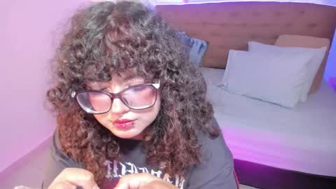 Snapshot of _lilly_miller chatting on 11.28.25 Liily online show from 11.28.25