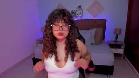 Snapshot of _lilly_miller chatting on 11.29.25 Liily online show from 11.29.25