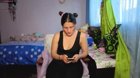 Snapshot of _lindasy_ chatting on 11.12.25 Lindasy online show from 11.12.25