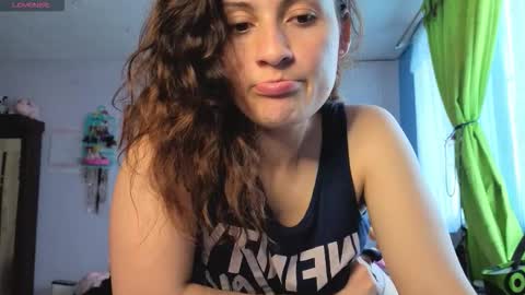 Snapshot of _lindasy_ chatting on 11.18.25 Lindasy online show from 11.18.25