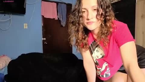 Snapshot of _lindasy_ chatting on 12.01.25 Lindasy online show from 12.01.25