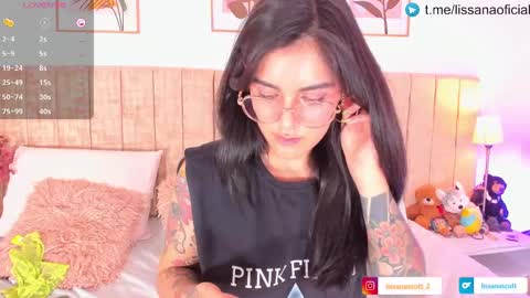 Snapshot of _lissana_scott chatting on 01.06.25 Lissana online show from 01.06.25