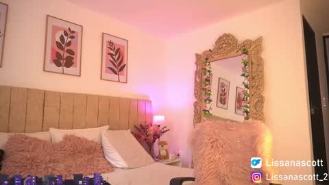 Snapshot of _lissana_scott chatting on 02.18.25 Lissana online show from 02.18.25