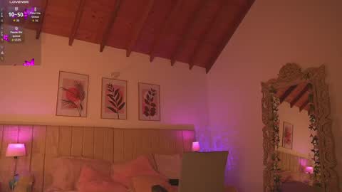 Snapshot of _lissana_scott chatting on 10.06.25 Lissana online show from 10.06.25