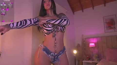 Snapshot of _lissana_scott chatting on 10.11.25 Lissana online show from 10.11.25