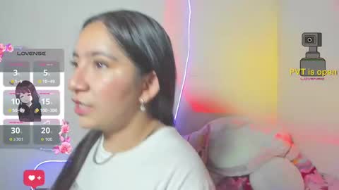 Snapshot of _litle_mily_ chatting on 10.17.25 Mily online show from 10.17.25