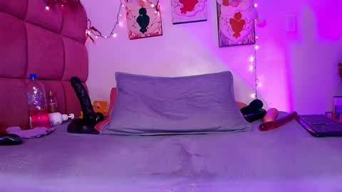 Snapshot of _lorrayne_ chatting on 12.31.24 Lorrayne online show from 12.31.24