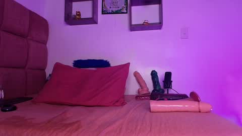 Snapshot of _lorrayne_ chatting on 01.15.25 Lorrayne online show from 01.15.25