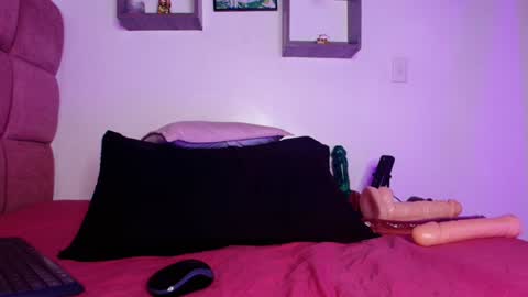Snapshot of _lorrayne_ chatting on 01.22.25 Lorrayne online show from 01.22.25