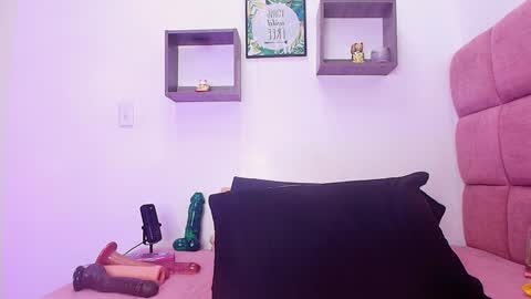 Snapshot of _lorrayne_ chatting on 01.25.25 Lorrayne online show from 01.25.25