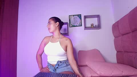 Snapshot of _lorrayne_ chatting on 01.27.25 Lorrayne online show from 01.27.25