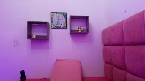 Snapshot of _lorrayne_ chatting on 02.05.25 Lorrayne online show from 02.05.25