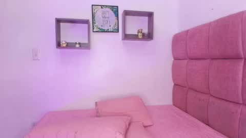 Snapshot of _lorrayne_ chatting on 02.20.25 Lorrayne online show from 02.20.25