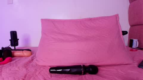 Snapshot of _lorrayne_ chatting on 02.28.25 Lorrayne online show from 02.28.25