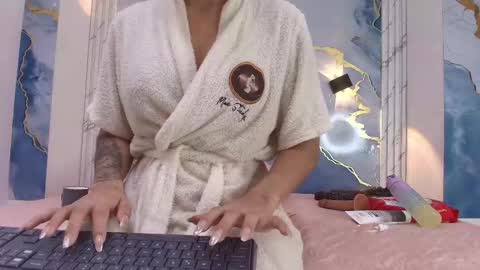 Snapshot of _lorrayne_ chatting on 09.12.25 Lorrayne online show from 09.12.25
