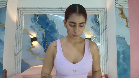 Snapshot of _lorrayne_ chatting on 09.18.25 Lorrayne online show from 09.18.25