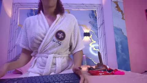 Snapshot of _lorrayne_ chatting on 09.19.25 Lorrayne online show from 09.19.25
