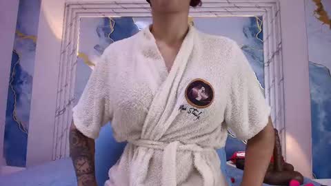 Snapshot of _lorrayne_ chatting on 09.23.25 Lorrayne online show from 09.23.25