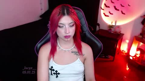 Snapshot of _lucyx__ chatting on 01.05.25 Queen.  Help me reach 100 thumbs up  online show from 01.05.25