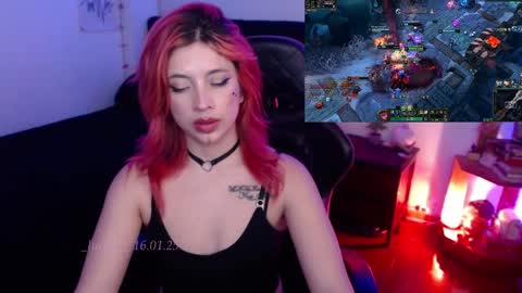 Snapshot of _lucyx__ chatting on 01.17.25 Queen.  Help me reach 100 thumbs up  online show from 01.17.25