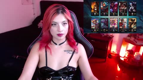 Snapshot of _lucyx__ chatting on 01.17.25 Queen.  Help me reach 100 thumbs up  online show from 01.17.25